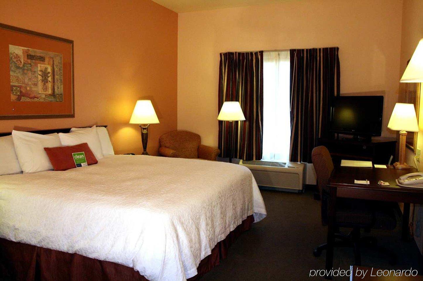 Hampton Inn & Suites Denton Habitación foto